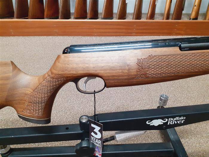 AIR ARMS .22 TX200 WALNUT