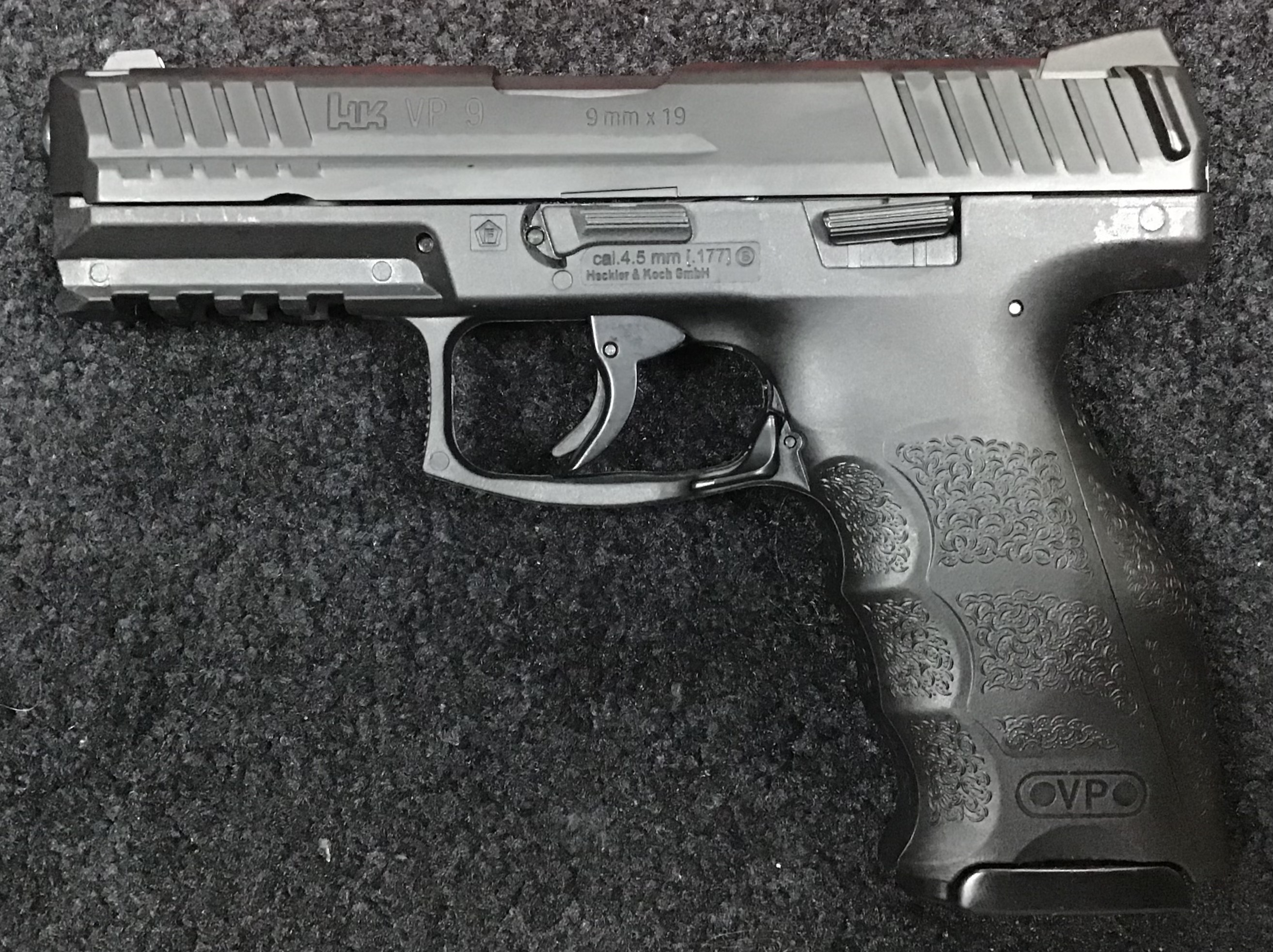UMAREX .177 (BB) HECKLER + KOCH VP9