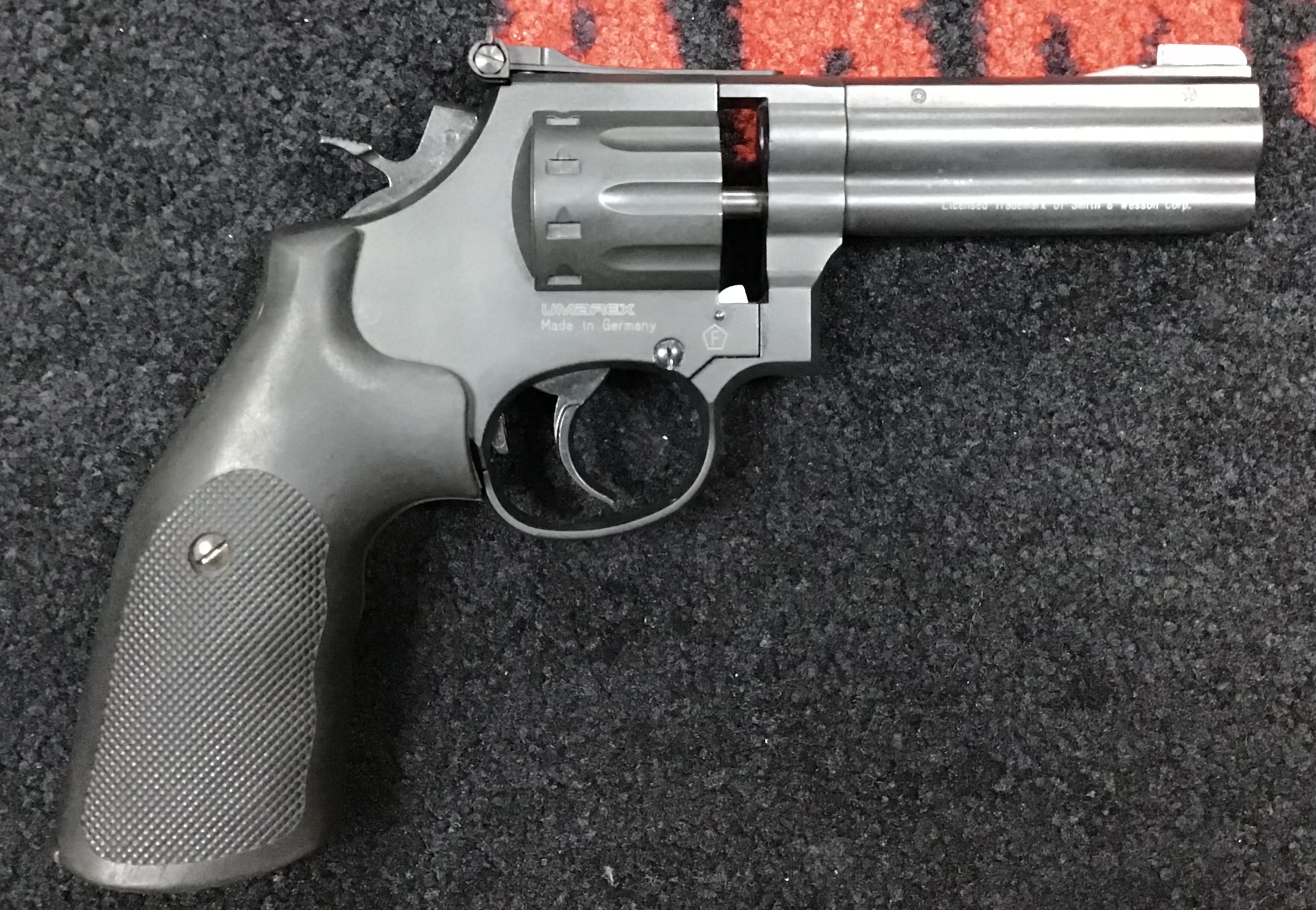 SMITH & WESSON .177 586